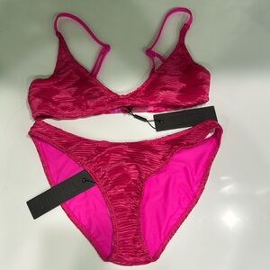 Top size small++ and bottom size medium